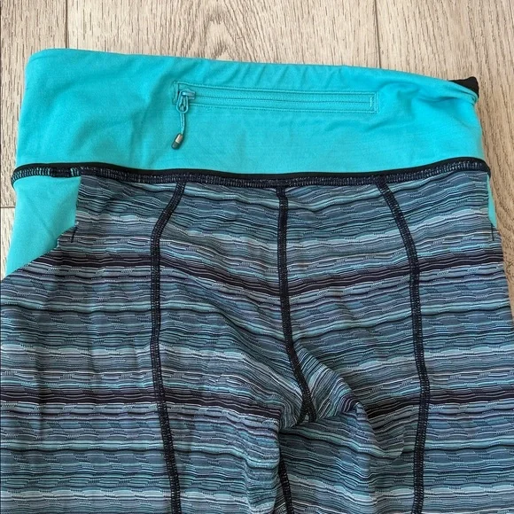 Lululemon Vibrant Teal and Gray Leggings with pockets - Picture 3 of 4